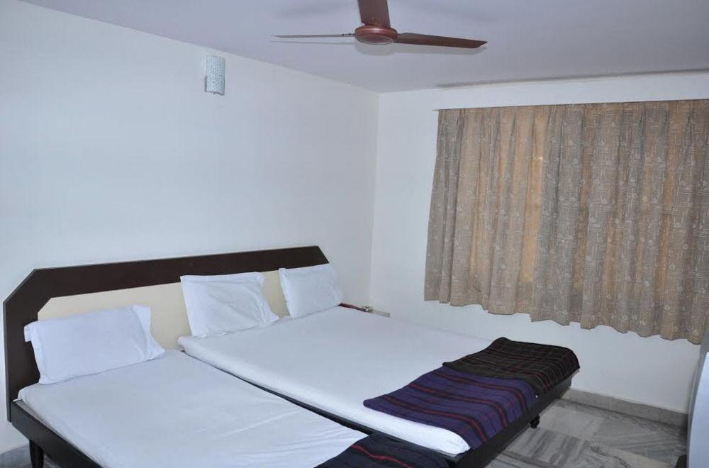 Hotel Maya Deluxe Hyderabad Exterior foto